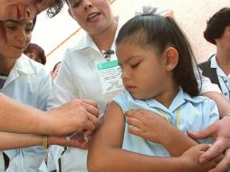 A lo largo del año la meta es aplicar 162 mil 532 vacunas contra neumococo. ARCHIVO /