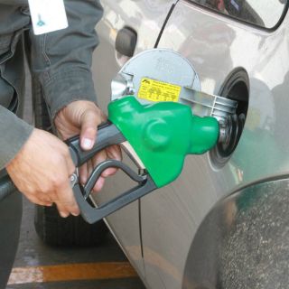 Proponen impuesto ''verde'' a gasolinas de cinco pesos por litro