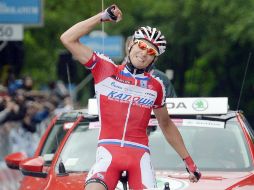 El ruso gana su primera etapa en el Grand Tour. EFE /