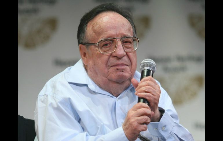 Roberto Gómez Bolaños escribió el libreto junto a su esposa Florinda Meza y su equipo creativo norteamericano. ARCHIVO /