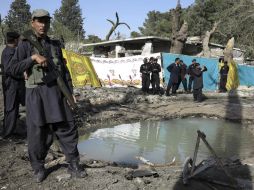 La policía inspecciona el lugar donde fue el ataque suicida. EFE /