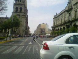 Los locatarios fueron retirados del tianguis por no contar con un permiso.  /