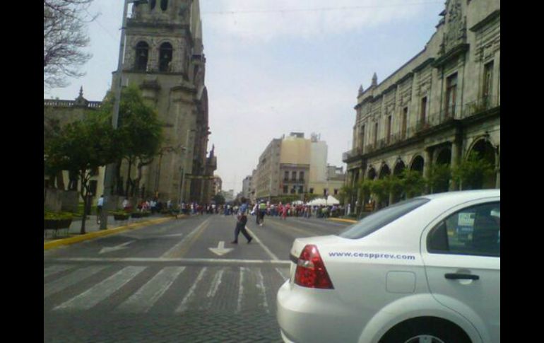 Los locatarios fueron retirados del tianguis por no contar con un permiso.  /