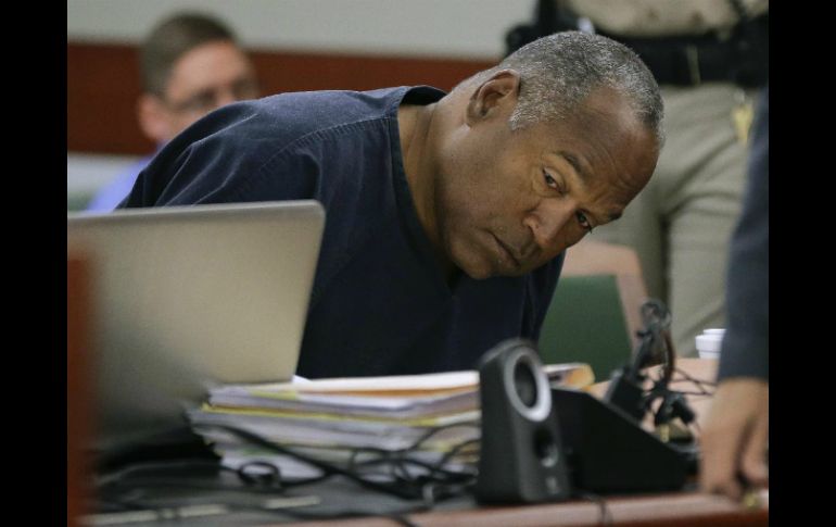 En 1995 O.J enfrentó el juicio del siglo cuando fue declarado no culpable del homicidio de su esposa. AP /