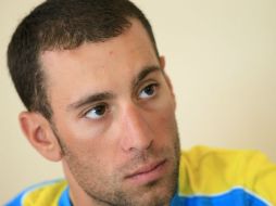 El italiano Vincenzo Nibali no se confía de su ventaja, pues dice que esto apenas comienza. AFP /