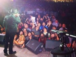 El grupo musical dio a conocer en Facebook que el Oscar de la Rosa ''todavía está en la unidad de cuidados intensivos''. ESPECIAL /