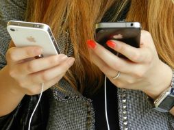 El celular más caro tenía que ser un iPhone, pero en su versión iPhone 4 rosa diamante. ARCHIVO /