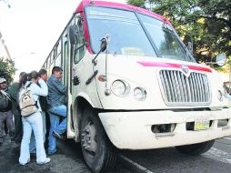 Modus operandi. Un alto índice de asaltos ocurre cuando las unidades van con poco pasaje y durante la noche. EL INFORMADOR /