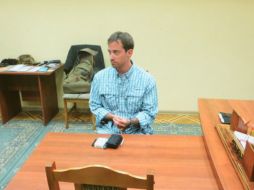 Imagen del hombre identificado como Ryan C. Floge, presunto espía estadounidense, interrogado por autoridades rusas. AFP /