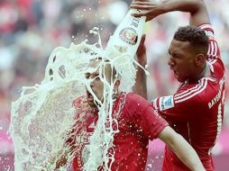 Los jugadores se divertían luego de haberse coronado en la liga local. AFP /