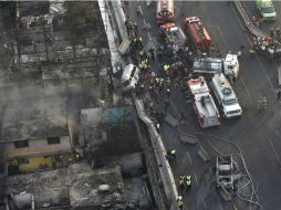 La explosión de una pipa en la autopista deja un saldo de 24 personas muertas y 36 inmuebles y 29 vehículos con daños. ARCHIVO /