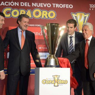Concacaf presenta nuevo trofeo