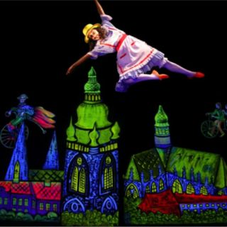 El país de las maravillas se pinta de Negro