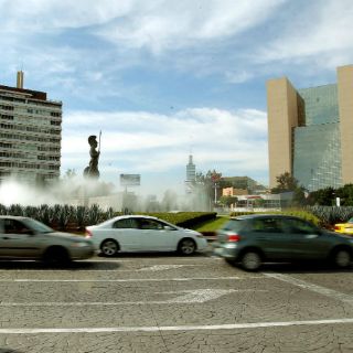 Empresa retira espectacular de su propiedad en la glorieta Minerva