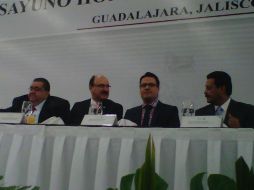 El gobernador del Estado (2-c) estuvo presente durante el evento, realizado en la Expo Guadalajara. EL INFORMADOR /
