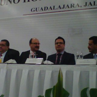 Festejan a maestros con desayuno