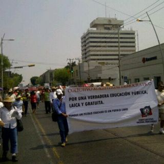 Maestros protestan en contra de la reforma educativa