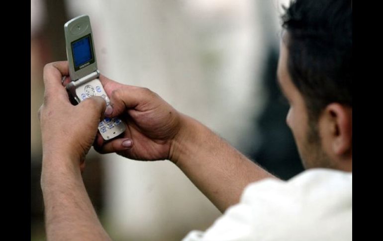 La Policía norirlandesa teme que se usen teléfonos celulares para detonar explosivos en la cumbre. ARCHIVO /