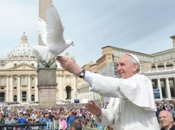 La personalidad amable y extrovertida del Papa ha hecho que el Vaticano reciba más peregrinos en las últimas fechas. EFE /