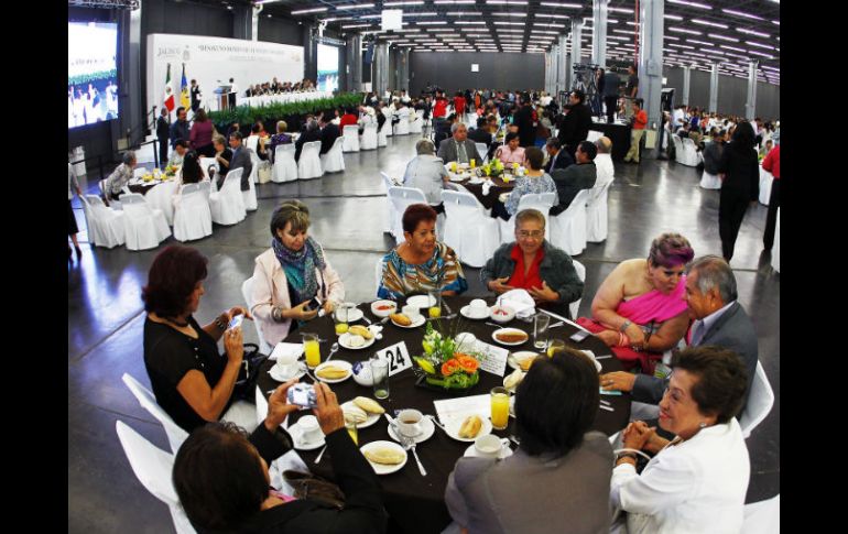 Por la mañana, se festejo alos maestros con un deayuno.  /