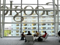 La compañía de Silicon Valley sobrepasa la barrera al arranque de la jornada en el mercado electrónico Nasdaq. AFP /