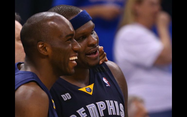 Zach Randolph (50) anota 28 puntos y gana 14 rebotes. AFP /