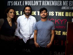 El director Carlos Bolado, junto con los protagonistas de la historia, Claudette Maillé y Christian Vázquez.  /