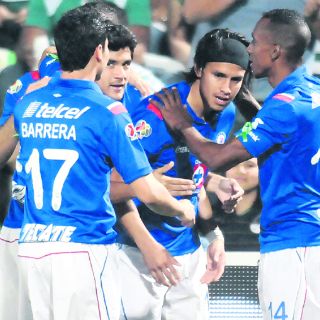 Cruz Azul pone pie y medio en la final