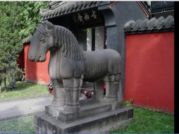 Los recuerdos de paisajes, puentes, calles y Google Maps guiaron a Luo Gang nuevamente con su familia. ESPECIAL /