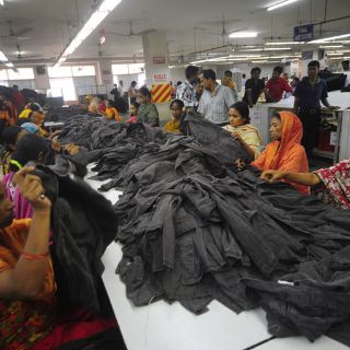 Reabren 200 fábricas textiles en Bangladesh