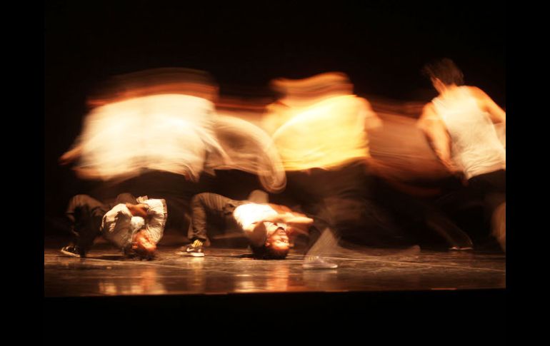 La función entrega al público asistente belleza, espectáculo y mensajes para meditar sobre ellos. EL INFORMADOR /