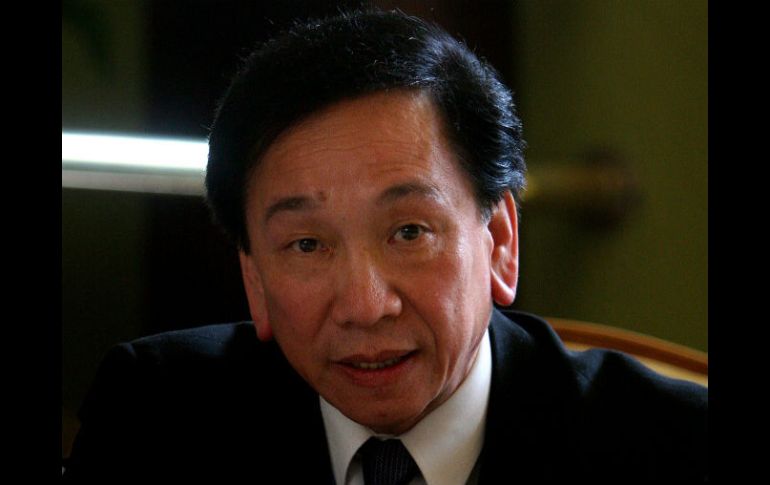 El líder de la Asociación Internacional de Boxeo Amateur (en la imagen) le anuncia su candidatura al presidente del COI. AP /