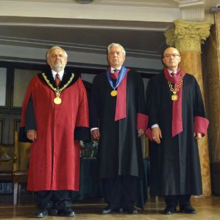 No hay que dejar la política en manos de pícaros: Vargas Llosa