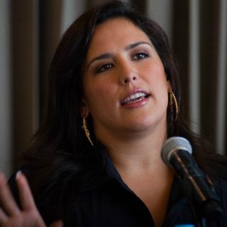 Angélica Vale amadrina a Luis Manuel Ávila en ''La caja''