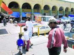 DESCOLORIDO. El mercado Atemajac, a un lado de la estación del Tren Ligero, uno de los inmuebles municipales en evidente abandono. EL INFORMADOR /