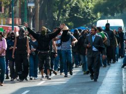 Los estudiantes de las escuelas normales de Michoacán tenían retenidas desde hace varias semanas más de 60 unidades. ARCHIVO /