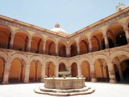 El escritor y poeta queretano fue presidente del primer consejo del Instituto Electoral de Querétaro. ARCHIVO /