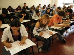 El siguiente sábado, 25 de mayo, la Universidad aplicará la prueba Piense II a los aspirantes a preparatoria en la ZMG. ARCHIVO /