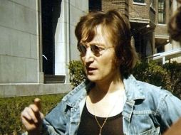 John Lennon usa el instrumento para una sesión del video de ''Hello, Goodbye''. ARCHIVO /