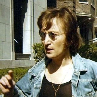 Subastan guitarra usada por Lennon y Harrison