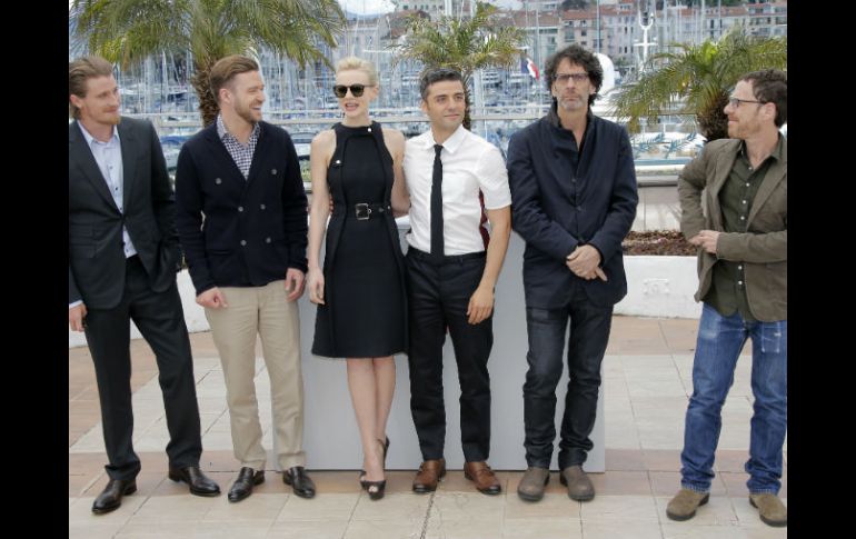 El elenco de ''Inside Llewyn Davis'' posa antes de la proyección de la película. AP /