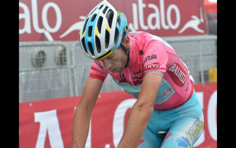Nibali está en la cima del Giro de Italia, mantiene la 'maglia rosa'. EFE /