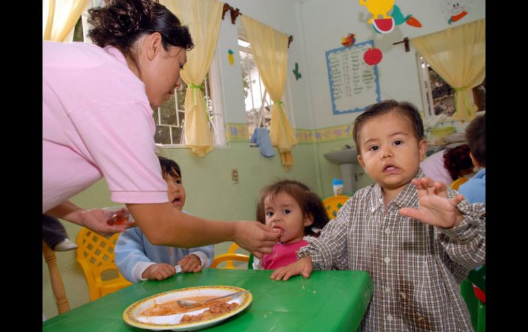 En Coahuila, los partidos políticos firman un pacto con el gobierno estatal para evitar el mal uso de apoyos a los más necesitados. ARCHIVO /