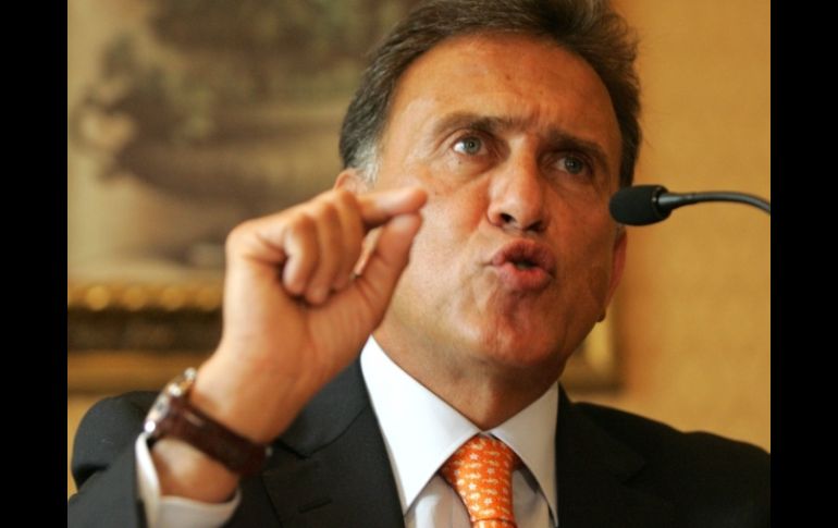 Yunes asegura que Espino fue contratado para hacer una cortina de humo por los videos de Sedesol que presentó. ARCHIVO /