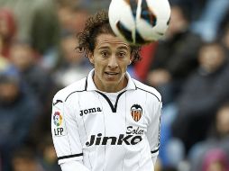 El lateral tapatío vestirá la playera del equipo nacional. EFE /