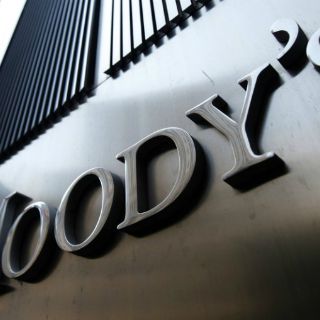Monopolios seguirán aún con reformas: Moody's