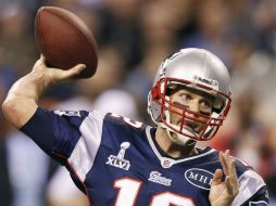 Tom Brady de 35 años asegura que nunca se había sentido tan confiado en la manera en la que lanza el balón. ARCHIVO /
