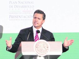 Peña Nieto invitó a través de Twitter a los mexicanos a conocer el Plan Nacional de Desarrollo 2013-2018 en el sitio http:pnd.gob.mx NTX /