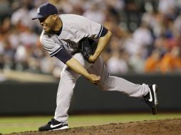 Van del montículo hacia las porterías. Los neoyorkinos se adentran en el balompié. AP /