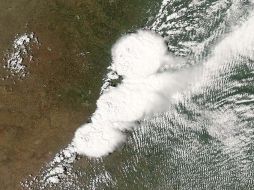 Imagen tomada por el satélite Modis de la NASA del tornado F-4 que dejó 24 muertos en la ciudad de Oklahoma, Estados Unidos. NTX /